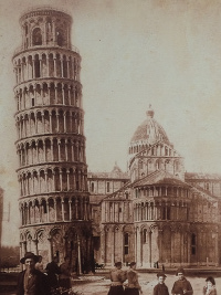 La Torre, il campanile della cattedrale di Santa Maria Assunta, in Piazza Duomo